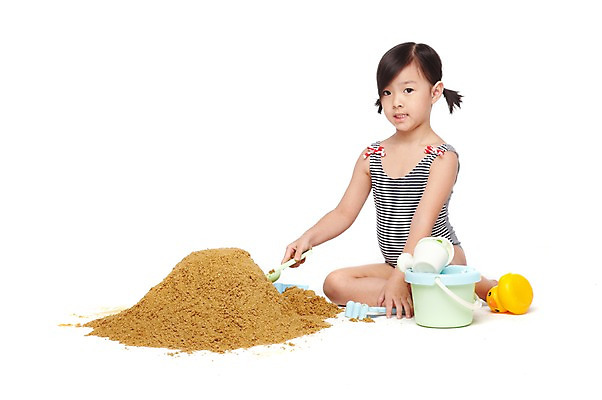 포토 JPG 스튜디오촬영 전신 외국인 해외기획촬영 학생 라이프스타일 계절 여자 2011년태국 수영복 어린이라이프 여유 초등학생 어린이 모래 장난 놀이 방학 휴가 실내 여름방학 한명 누끼 사람 앉기 동양인 소녀 해변 10대 여름 장난감 놀이용품 즐거움 모래성 모래놀이 소꿉놀이 소꿉장난 흙장난 여자만 여자한명만 소녀만 국내포토 1 옷 감정 바다 모션 청소년 인종 내부 생활 오브젝트 어린이만 파일형식 여름_계절