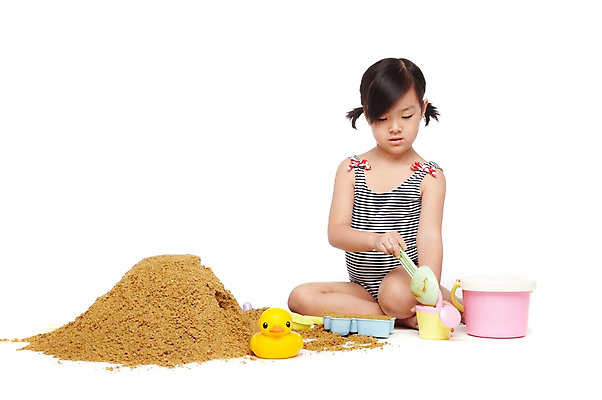 포토 JPG 스튜디오촬영 전신 외국인 해외기획촬영 학생 라이프스타일 계절 여자 2011년태국 수영복 어린이라이프 여유 초등학생 어린이 모래 장난 놀이 방학 휴가 실내 여름방학 한명 누끼 사람 앉기 동양인 소녀 해변 10대 여름 장난감 놀이용품 즐거움 모래성 모래놀이 소꿉놀이 소꿉장난 흙장난 여자만 여자한명만 소녀만 국내포토 1 옷 감정 바다 모션 청소년 인종 내부 생활 오브젝트 어린이만 파일형식 여름_계절