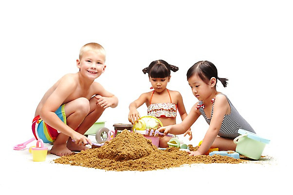 포토 JPG 스튜디오촬영 전신 서양인 외국인 백인 해외기획촬영 학생 라이프스타일 계절 여자 2011년태국 남자 수영복 어린이라이프 여유 초등학생 어린이 모래 장난 놀이 방학 휴가 실내 여름방학 미소 웃음 누끼 사람 앉기 동양인 인종 소녀 소년 해변 10대 세명 여름 친구 장난감 놀이용품 우정 즐거움 모래성 모래놀이 소꿉놀이 소꿉장난 흙장난 십대만 국내포토 옷 감정 바다 관계 모션 청소년 표정 내부 생활 오브젝트 파일형식 여름_계절