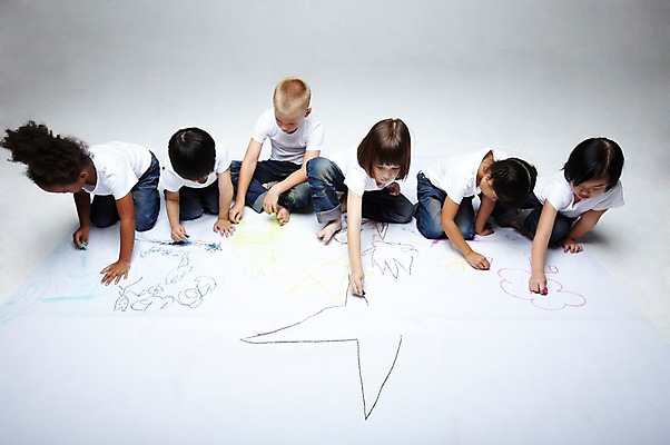 포토 JPG 스튜디오촬영 서양인 외국인 백인 해외기획촬영 학생 라이프스타일 여자 2011년태국 어린이교육 교육 남자 어린이라이프 초등학생 어린이 엎드리기 흑인 놀이 회색배경 실내 미술 사람 앉기 동양인 인종 소녀 소년 여러명 10대 캐주얼 친구 색칠 그리기 무릎꿇기 그림 크레파스 미술교육 십대만 국내포토 옷 다수 백그라운드 관계 모션 청소년 문화예술 학용품 내부 생활 회색 파일형식