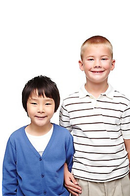 포토 JPG 스튜디오촬영 서양인 외국인 백인 해외기획촬영 학생 라이프스타일 2011년태국 남자 어린이라이프 초등학생 어린이 실내 미소 웃음 누끼 사람 동양인 인종 소년 상반신 두명 앞모습 10대 캐주얼 친구 우정 남자만 소년만 국내포토 옷 뷰포인트 관계 청소년 표정 내부 생활 어린이만 파일형식