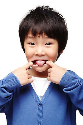 포토 JPG 스튜디오촬영 외국인 해외기획촬영 학생 라이프스타일 2011년태국 남자 어린이라이프 초등학생 어린이 장난 모션 놀이 실내 표정 한명 누끼 사람 동양인 손짓 소년 상반신 10대 캐주얼 개구쟁이 메롱 남자만 남자한명만 십대만 십대남자만 십대남자한명만 국내포토 1 옷 청소년 인종 내부 생활 파일형식