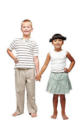 포토 JPG 스튜디오촬영 전신 서양인 외국인 백인 해외기획촬영 학생 라이프스타일 여자 2011년태국 남자 어린이라이프 초등학생 어린이 허리손 포즈 실내 서기 미소 웃음 누끼 사람 동양인 소녀 소년 두명 앞모습 10대 캐주얼 친구 손잡기 우정 십대만 국내포토 옷 뷰포인트 관계 모션 청소년 표정 인종 내부 생활 파일형식