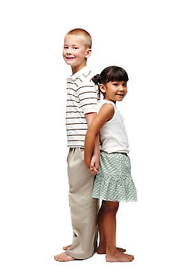 포토 JPG 스튜디오촬영 전신 서양인 외국인 백인 해외기획촬영 학생 라이프스타일 여자 2011년태국 남자 어린이라이프 초등학생 어린이 열쇠 실내 서기 미소 웃음 누끼 사람 동양인 소녀 소년 두명 옆모습 10대 캐주얼 친구 우정 등맞대기 키_신체 키재기 십대만 국내포토 옷 뷰포인트 신체 관계 모션 청소년 표정 인종 내부 생활 측정 파일형식