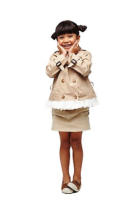 포토 JPG 스튜디오촬영 전신 외국인 해외기획촬영 학생 라이프스타일 여자 2011년태국 어린이라이프 초등학생 어린이 포즈 모션 실내 한명 서기 미소 웃음 누끼 사람 동양인 손짓 소녀 앞모습 10대 캐주얼 치마 트렌치코트 여자만 여자한명만 소녀만 국내포토 1 옷 뷰포인트 청소년 하의 표정 인종 내부 생활 코트 어린이만 파일형식