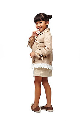 포토 JPG 스튜디오촬영 전신 외국인 해외기획촬영 학생 라이프스타일 여자 2011년태국 어린이라이프 초등학생 어린이 포즈 모션 실내 한명 서기 미소 웃음 누끼 사람 동양인 소녀 10대 캐주얼 치마 뒤돌아보기 트렌치코트 여자만 여자한명만 소녀만 국내포토 1 옷 청소년 하의 표정 인종 내부 생활 코트 어린이만 파일형식