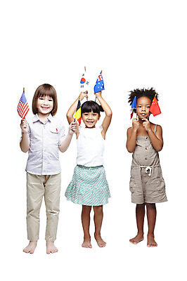 포토 JPG 스튜디오촬영 전신 서양인 외국인 백인 해외기획촬영 학생 라이프스타일 여자 2011년태국 교육 나라 어린이라이프 초등학생 어린이 캠페인 흑인 한국 실내 서기 미소 웃음 들기 누끼 사람 동양인 인종 소녀 앞모습 10대 캐주얼 세명 친구 환경 미국 중국 프랑스 깃발 호주 성조기 국기 보호 태극기 오성홍기 화합 친목 외교 프랑스국기 호주국기 여자만 소녀만 국내포토 옷 유럽 아시아 뷰포인트 컨셉 북아메리카 관계 모션 청소년 표정 내부 생활 오세아니아 어린이만 파일형식