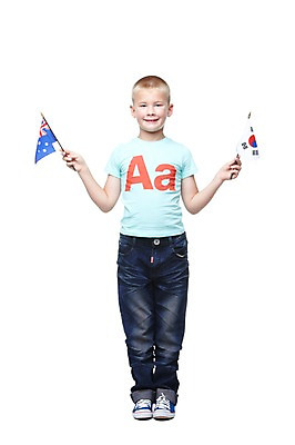 포토 JPG 스튜디오촬영 전신 서양인 외국인 백인 해외기획촬영 학생 라이프스타일 2011년태국 교육 남자 나라 어린이라이프 초등학생 어린이 캠페인 한국 실내 한명 서기 미소 웃음 들기 누끼 사람 소년 앞모습 10대 캐주얼 깃발 호주 국기 보호 태극기 친목 외교 호주국기 남자만 남자한명만 십대만 십대남자만 십대남자한명만 국내포토 1 옷 아시아 뷰포인트 컨셉 모션 청소년 표정 인종 내부 생활 오세아니아 파일형식