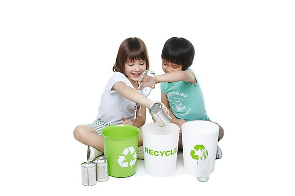 포토 JPG 스튜디오촬영 전신 서양인 외국인 백인 해외기획촬영 학생 라이프스타일 여자 2011년태국 교육 남자 어린이라이프 초등학생 어린이 캠페인 유리병 실내 통 미소 웃음 들기 누끼 사람 앉기 동양인 소녀 소년 두명 앞모습 10대 캐주얼 친구 자연보호 환경 그린캠페인 재활용 쓰레기통 캔 보호 병 버리기 에코 분리수거 십대만 그린슈머 국내포토 식기 옷 뷰포인트 컨셉 관계 모션 청소년 자연 병_용기 표정 인종 내부 생활 친환경 파일형식