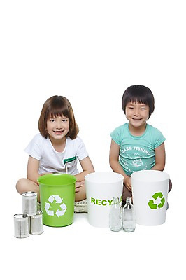 포토 JPG 스튜디오촬영 전신 서양인 외국인 백인 해외기획촬영 학생 라이프스타일 여자 2011년태국 교육 남자 어린이라이프 초등학생 어린이 캠페인 유리병 실내 통 미소 웃음 누끼 사람 앉기 동양인 소녀 소년 두명 앞모습 10대 캐주얼 친구 자연보호 환경 그린캠페인 재활용 쓰레기통 캔 보호 병 에코 분리수거 십대만 그린슈머 국내포토 식기 옷 뷰포인트 컨셉 관계 모션 청소년 자연 병_용기 표정 인종 내부 생활 친환경 파일형식