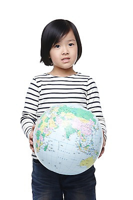 포토 JPG 스튜디오촬영 외국인 해외기획촬영 학생 라이프스타일 여자 2011년태국 교육 어린이라이프 지구 초등학생 어린이 캠페인 실내 한명 서기 들기 누끼 사람 동양인 소녀 앞모습 10대 캐주얼 지구본 자연보호 환경 그린캠페인 보호 여자만 여자한명만 소녀만 국내포토 1 옷 뷰포인트 컨셉 모션 청소년 자연 인종 내부 생활 어린이만 파일형식