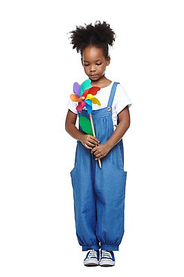 포토 JPG 스튜디오촬영 전신 서양인 외국인 해외기획촬영 학생 라이프스타일 여자 2011년태국 교육 어린이라이프 초등학생 어린이 캠페인 흑인 실내 한명 서기 들기 누끼 사람 소녀 앞모습 10대 캐주얼 놀이용품 자연보호 환경 그린에너지 보호 멜빵바지 바람개비 여자만 여자한명만 소녀만 국내포토 1 옷 뷰포인트 컨셉 바지 모션 청소년 자연 인종 내부 생활 에너지 멜빵 오브젝트 어린이만 파일형식