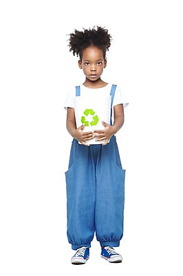 포토 JPG 스튜디오촬영 전신 서양인 외국인 해외기획촬영 학생 라이프스타일 여자 2011년태국 교육 어린이라이프 초등학생 어린이 캠페인 흑인 실내 한명 서기 들기 누끼 사람 소녀 앞모습 10대 캐주얼 자연보호 환경 그린캠페인 재활용 쓰레기통 보호 멜빵바지 에코 친환경 분리수거 여자만 여자한명만 소녀만 그린슈머 국내포토 1 옷 뷰포인트 컨셉 바지 모션 청소년 자연 인종 내부 생활 멜빵 어린이만 파일형식