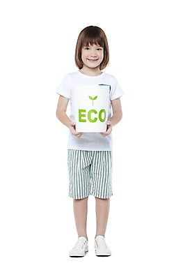 포토 JPG 스튜디오촬영 전신 서양인 외국인 백인 해외기획촬영 학생 라이프스타일 여자 2011년태국 교육 어린이라이프 초등학생 어린이 캠페인 반바지 실내 한명 서기 미소 웃음 들기 누끼 사람 소녀 앞모습 10대 캐주얼 자연보호 환경 그린캠페인 쓰레기통 보호 에코 친환경 여자만 여자한명만 소녀만 그린슈머 국내포토 1 옷 뷰포인트 컨셉 바지 모션 청소년 자연 표정 인종 내부 생활 어린이만 파일형식