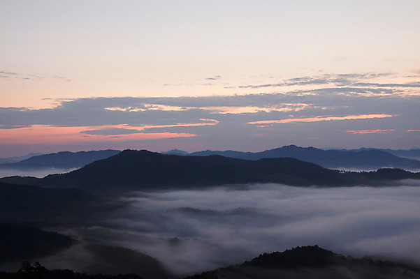 포토 JPG 주간 구름 계절 겨울 자연 산 한국 풍경 사람없음 야외 운해 국내포토 자연요소 아시아 생태계 파일형식 구름_자연