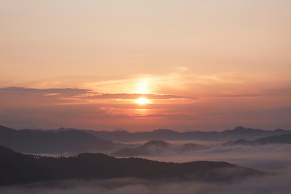 포토 JPG 주간 구름 계절 겨울 자연 산 한국 풍경 사람없음 야외 일출 일몰 운해 국내포토 자연요소 아시아 노을 생태계 파일형식 구름_자연