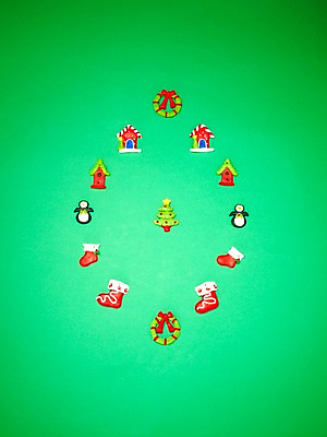 포토 JPG 모양 인형 크리스마스 눈사람 크리스마스용품 디저트 양말 주택 사람없음 장식 초록색 크리스마스트리 과자 화환 오두막 오브젝트 국내포토 기념일 꽃 음식 컬러 건물 용품 파일형식