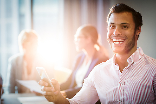 포토 JPG 해외이미지 백인 직업 라이프스타일 응시 여자 남자 행복 중년 50대 회사 비즈니스 사업가 통신 청소년 무선통신 직장 실내 미소 앉기 20대 성인 사람없음 30대 스마트폰 핸드폰 사무실 타이핑 잡기 작업 연결 대표 통화 다이얼 경영 정중 혼혈 해외202105 해외포토 서양인 시선 감정 컨셉 모션 표정 사람 청년 내부 생활 장년 전자제품 스마트기기 다문화 파일형식