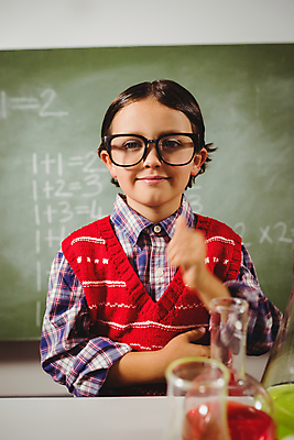 포토 JPG 해외이미지 백인 학생 교육 남자 행복 안경 어린이 과학 교실 학교 수업 초등학교 실험 미소 소년 사람없음 학습 칠판 유치원 자신감 수학 과학자 비커 개발 초보 화학약품 해외202105 해외포토 서양인 직업 잡화 감정 교과목 표정 실험기구 사람 화학 물질 학자 파일형식