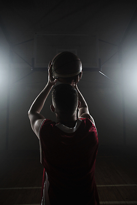 포토 JPG 해외이미지 백인 남자 스포츠 공 청소년 근육 농구 건강 경기 20대 사람없음 빨간색 빛 바구니 경쟁 게임 우승 준비 나무바닥 점수 사수 플레이어 필승 해외202105 해외포토 서양인 컬러 컨셉 놀이 바닥 사람 청년 구기 최고 파일형식