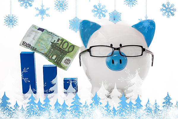 포토 JPG 해외이미지 디자인 안경 컨셉 크리스마스 돈 그래프 휴가 미래 프레임 사람없음 금융 경제 파란색 빛 쪽지 축제 블록 저축 돼지저금통 유로 성장 흰색 도자기 절약 눈송이 투자 전나무 계산서 축적 자금 경제학 해외202105 해외포토 나무 잡화 교육 기념일 컬러 비즈니스 눈_날씨 저금통 재산 파일형식