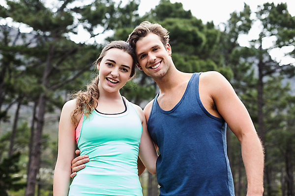 포토 JPG 해외이미지 나무 백인 라이프스타일 커플 응시 여자 남자 행복 관계 청소년 자연 성공 함께함 건강 서기 미소 20대 사람없음 야외 환경 등산 낭만 탐험 시골 흥분 필승 정확 해외202105 해외포토 서양인 식물 시선 감정 컨셉 모션 표정 사람 청년 생활 트래킹 우승 생태계 파일형식