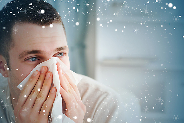 포토 JPG 해외이미지 백인 라이프스타일 남자 셔츠 겨울 청소년 날씨 주택 실내 건강 한명 앉기 소파 고통 추위 잡기 조직 찡그림 바이러스 질병 불기 코 서리 감염 손수건 폭풍 문제 리빙 돌봄 이슈 인플루엔자 재채기 증상 눈내림 해외202105 해외포토 서양인 1 계절 감정 상의 의자 의학 모션 눈_날씨 표정 사람 내부 건물 생활 신체부위 파일형식