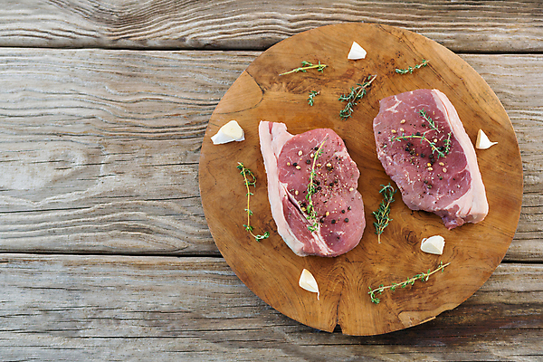 포토 JPG 해외이미지 재료 부분 마늘 육류 요리 사람없음 소고기 신선 고명 양념 레몬 허브 준비 유기농 날것 레시피 로즈메리 목판 생식 해외202105 해외포토 식물 웰빙 채소 과일 식재료 파일형식