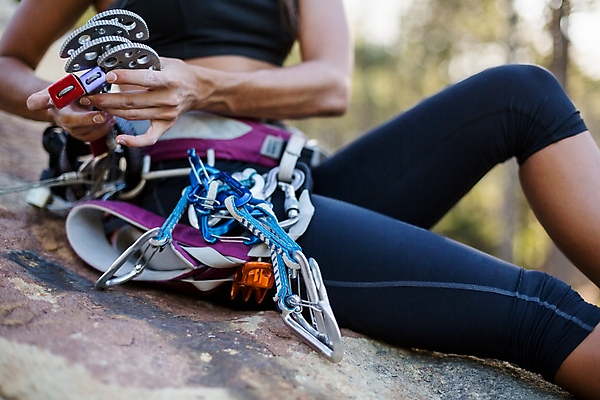 포토 JPG 해외이미지 나무 백인 라이프스타일 공원 여자 밧줄 청소년 자연 건강 잔디 초원 20대 사람없음 야외 초록색 운동 환경 등산 장비 탐험 도전 시골 닫기 모험가 기어 해외202105 해외포토 서양인 식물 공공시설 줄 컬러 모션 사람 청년 생활 트래킹 생태계 파일형식