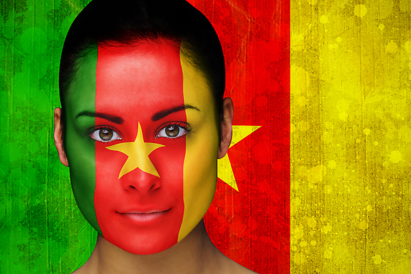 포토 JPG 해외이미지 배너 응시 여자 스포츠 청소년 갈색머리 한명 이벤트 20대 컴퓨터그래픽 컵 세계 디지털 축구 깃발 얼룩 부채 국기 신분 2014년 애국심 그런지 카메룬 페이스페인팅 혼혈 효과 해외202105 해외포토 1 헤어스타일 식기 시선 아프리카 사람 청년 그래픽 구기 연도 다문화 파일형식