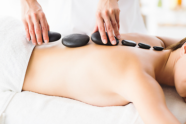 포토 JPG 해외이미지 백인 라이프스타일 손 여자 남자 엎드리기 휴식 실내 한명 20대 성인 신체부위 스파 마사지 마사지사 테라피 안마사 치료사 성인여자한명만 해외202105 해외포토 서양인 직업 1 컨셉 모션 사람 청년 내부 생활 뷰티 여자한명만 성인여자만 파일형식