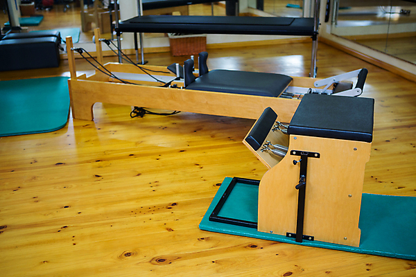 포토 JPG 해외이미지 웰빙 스포츠 지도 바닥 함께함 건강 사람없음 일상 목재 운동 스크린 스트레칭 힘 기계 우정 헬스장 매트 도움 결심 유연 집중 연습 체육관 노력 반항 필라테스 결석 해외202105 해외포토 나무 컨셉 재료 모션 라이프 친구 헬스 파일형식