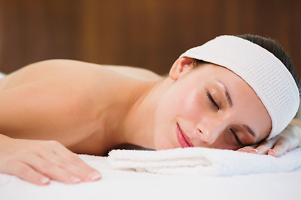 포토 JPG 해외이미지 백인 라이프스타일 손 여자 여유 엎드리기 휴식 실내 한명 상반신 성인 신체부위 스파 마사지 머리띠 테라피 성인여자한명만 해외202105 해외포토 서양인 1 감정 컨셉 장신구 모션 사람 내부 생활 뷰티 여자한명만 성인여자만 파일형식