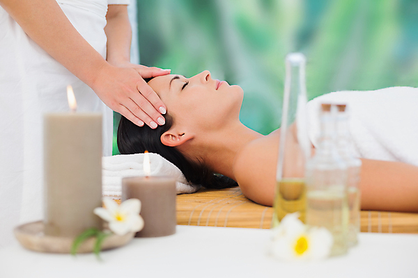 포토 JPG 해외이미지 백인 라이프스타일 손 여자 꽃 행복 유리 휴식 갈색머리 한명 상반신 성인 신체부위 30대 수건 스파 마사지사 성인여자한명만 해외202105 해외포토 서양인 식물 직업 1 헤어스타일 감정 컨셉 재질 사람 생활 장년 위생용품 마사지 여자한명만 성인여자만 파일형식