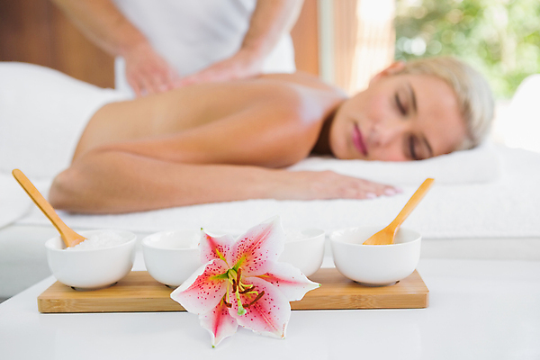 포토 JPG 해외이미지 백인 라이프스타일 손 웰빙 여자 꽃 여유 엎드리기 휴식 실내 한명 상반신 20대 성인 신체부위 스파 마사지 테라피 안마사 성인여자한명만 해외202105 해외포토 서양인 식물 1 감정 컨셉 모션 사람 청년 내부 생활 뷰티 여자한명만 성인여자만 파일형식