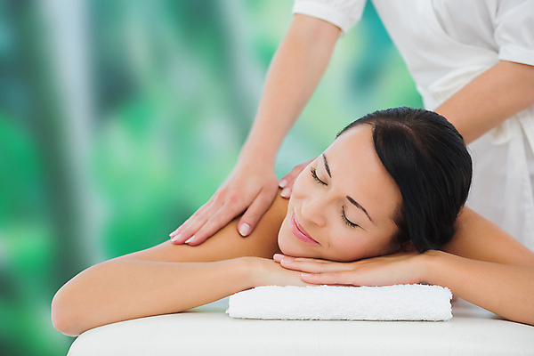 포토 JPG 해외이미지 백인 라이프스타일 손 여자 행복 엎드리기 휴식 갈색머리 실내 상반신 성인 두명 앞모습 옆모습 신체부위 30대 수건 스파 마사지 마사지사 성인여자만 해외202105 해외포토 서양인 직업 헤어스타일 감정 뷰포인트 컨셉 모션 사람 내부 생활 장년 위생용품 여자만 성인만 파일형식