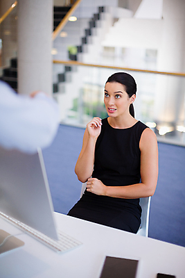 포토 JPG 해외이미지 백인 직업 여자 남자 지도 회사 비즈니스 청소년 스트레스 함께함 앉기 20대 믿음 외침 분노 짜증 비즈니스맨 비즈니스우먼 우아함 좌절 불안 책상 동료 고민 걱정 준비 말다툼 경영 불평 세련 해외202105 해외포토 서양인 감정 가구 컨셉 관계 모션 사람 청년 소리 직장인 싸움 파일형식