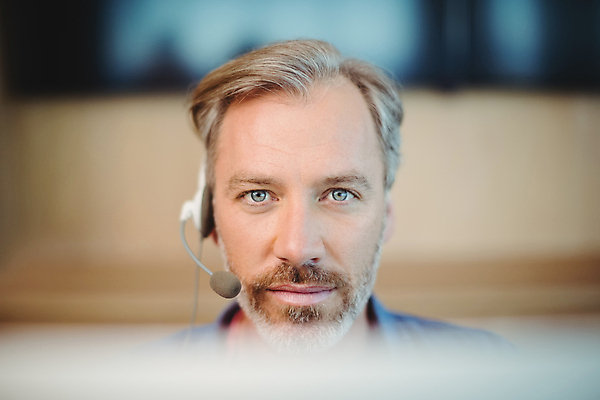 포토 JPG 해외이미지 백인 직업 라이프스타일 남자 여유 비즈니스 사업가 통신 무선통신 친절 수염 직장 함께함 말하기 미소 앉기 사람없음 캐주얼 노트북 컴퓨터 사무실 스크린 헤드폰 공책 외침 작업 연결 토론 종업원 전자 통화 경영 그래픽디자이너 해외202105 해외포토 서양인 옷 감정 음향기기 컨셉 회사 모션 문구용품 표정 사람 생활 전자제품 소리 디자이너 파일형식