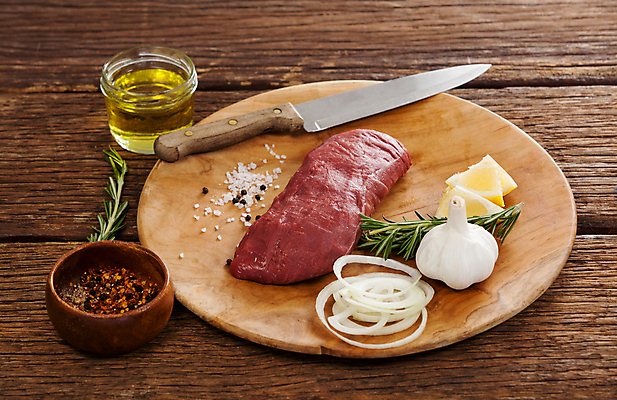 포토 JPG 해외이미지 재료 부분 양파 마늘 육류 요리 사람없음 목재 소고기 신선 고명 양념 자르기 레몬 허브 준비 유기농 날것 소금 레시피 로즈메리 목판 생식 짠맛 해외202105 해외포토 나무 식물 웰빙 채소 과일 식재료 모션 맛 파일형식