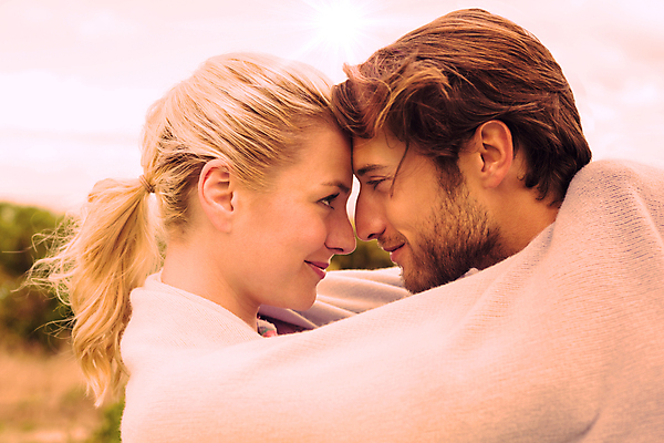 포토 JPG 해외이미지 백인 구름 여자 남자 행복 포옹 청소년 자연 바람 사랑 서기 미소 20대 두명 금발 햇빛 평화 환경 정원 추위 시원함 담요 포니테일 해외202105 해외포토 자연요소 서양인 헤어스타일 감정 컨셉 안기 모션 날씨 표정 사람 청년 태양 생태계 파일형식