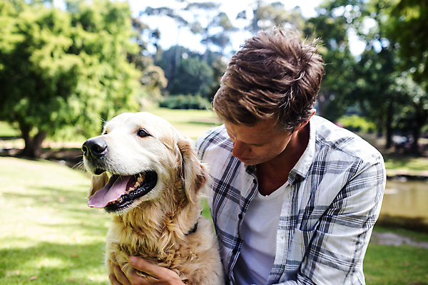 포토 JPG 해외이미지 백인 라이프스타일 응시 공원 남자 40대 중년 자연 함께함 사랑 한명 잔디 야외 캐주얼 반려동물 금발 환경 맑음 가축 시골 골든리트리버 강아지 결합 돌봄 정확 해외202105 해외포토 서양인 식물 동물 1 헤어스타일 시선 옷 공공시설 감정 컨셉 모션 날씨 사람 성인 생활 개 리트리버 생태계 파일형식
