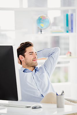 포토 JPG 해외이미지 백인 직업 라이프스타일 남자 행복 여유 생각 인터넷 의자 회사 비즈니스 사업가 통신 청소년 휴식 직장 한명 미소 앉기 20대 컴퓨터 사무실 키보드 비즈니스맨 고급 쥐 연결 대표 스마트 집중 책상 전자 경영 배려 정중 스타일 세련 해외202105 해외포토 서양인 1 감정 가구 컨셉 모션 표정 사람 청년 생활 전자제품 직장인 설치류 파일형식