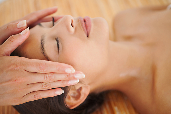 포토 JPG 해외이미지 라이프스타일 여자 행복 청소년 호텔 휴가 휴식 갈색머리 실내 건강 20대 두명 수건 평화 스파 침묵 잡기 고급 소중 요양원 거짓말 돌봄 되감기 바디케어 혼혈 해외202105 해외포토 헤어스타일 감정 컨셉 모션 숙소 사람 청년 내부 생활 위생용품 소리 다문화 파일형식