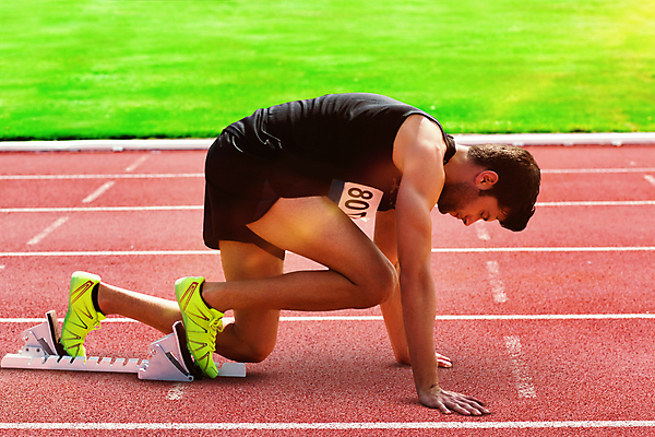 포토 JPG 해외이미지 백인 남자 길 스포츠 청소년 20대 사람없음 운동복 달리기 조깅 운동 경쟁 경기장 도전 기다림 예측 오솔길 집중 시작 준비 배려 선로 심각 운동가 해외202105 해외포토 레이스천 서양인 옷 컨셉 스포츠시설 모션 건강 사람 청년 직물 파일형식