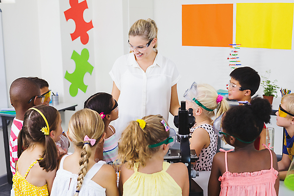 포토 JPG 해외이미지 백인 학생 라이프스타일 응시 여학생 여자 교육 남자 행복 어린이 남학생 과학 지도 통신 교실 학교 청소년 탁자 함께함 초등학교 현미경 대화 서기 동양인 소년 20대 사람없음 캐주얼 학습 스터디 금발 검은색 교사 아기 도움 실험실 보호 연습 신학기 최초 점검 발견 소통 지능 천진난만 초보 혼혈 해외202105 해외포토 서양인 직업 헤어스타일 시선 옷 감정 컬러 가구 컨셉 모션 실험기구 실험 말하기 사람 인종 청년 생활 다문화 파일형식