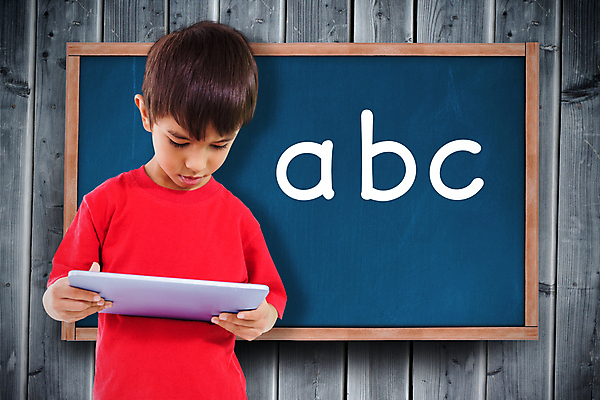 포토 JPG 해외이미지 학생 알파벳 교육 남자 어린이 교실 학교 프레임 한명 동양인 소년 목재 컴퓨터그래픽 학습 태블릿 알약 디지털 칠판 공백 회색 널 집중 배려 심각 초보 터치스크린 평야 카피스페이스 해외202105 해외포토 나무 1 영어 컬러 컨셉 재료 자연 사람 인종 그래픽 전자제품 스마트기기 약 파일형식