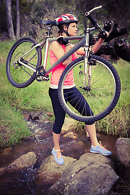 포토 JPG 해외이미지 백인 라이프스타일 여자 도로 길 청소년 자연 거리 건강 한명 풍경 20대 야외 물 운동복 금발 자전거 장비 탐험 도전 바위 시골 잡기 개울 황무지 헬멧 오솔길 모험가 순환 사이클링 적재 도피 바디케어 산악자전거 크로스컨트리 해외202105 해외포토 자연요소 서양인 1 헤어스타일 옷 교통시설 모션 사람 청년 생활 강 바이크 돌_바위 보호장비 육상스포츠 생태계 파일형식