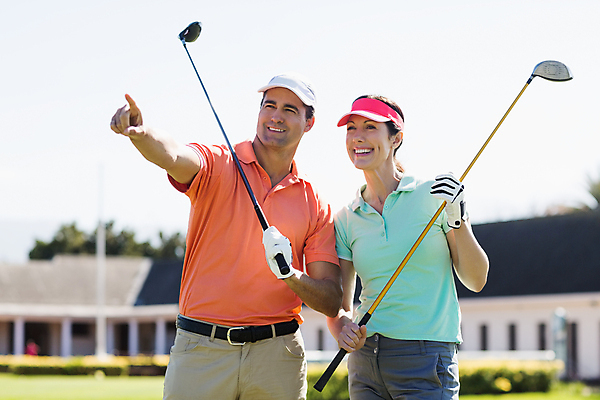 포토 JPG 해외이미지 백인 라이프스타일 커플 여자 남자 행복 스포츠 40대 중년 골프 관계 골프장 운동선수 함께함 건강 서기 미소 손짓 취미 사람없음 야외 캐주얼 골프채 가리킴 잡기 골퍼 보여주기 운동가 캡모자 해외202105 해외포토 서양인 모자_잡화 옷 감정 컨셉 스포츠시설 모션 골프용품 표정 사람 성인 생활 구기 파일형식