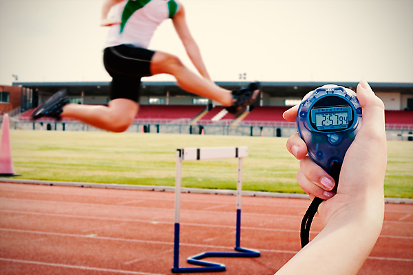 포토 JPG 해외이미지 백인 손 남자 선 스포츠 신체 청소년 건강 관리 이벤트 20대 사람없음 야외 여름 울타리 운동복 달리기 조깅 운동 점프 경쟁 경기장 공연 잡기 복도 기다림 닫기 허들 장애물 집중 묘사 측정 속도 흰배경 근육질 달리기선수 선로 양발 전력질주 초시계 필승 해외202105 해외포토 레이스천 서양인 옷 계절 시계 백그라운드 컨셉 스포츠시설 모션 근육 사람 청년 신체부위 담장 흰색 직물 우승 몸매 육상선수 파일형식