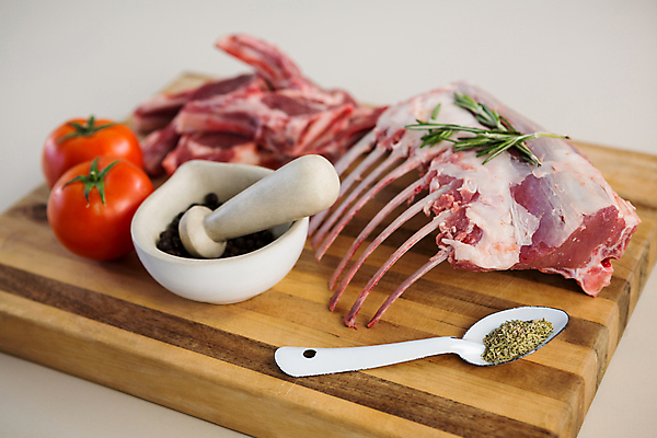 포토 JPG 해외이미지 토마토 재료 부분 오이 육류 요리 사람없음 숟가락 소고기 신선 양념 맛 레몬 허브 향신료 준비 유기농 날것 레시피 로즈메리 갈비뼈 목판 생식 해외202105 해외포토 식물 웰빙 컨셉 채소 과일 식재료 뼈 수저 향미료 파일형식